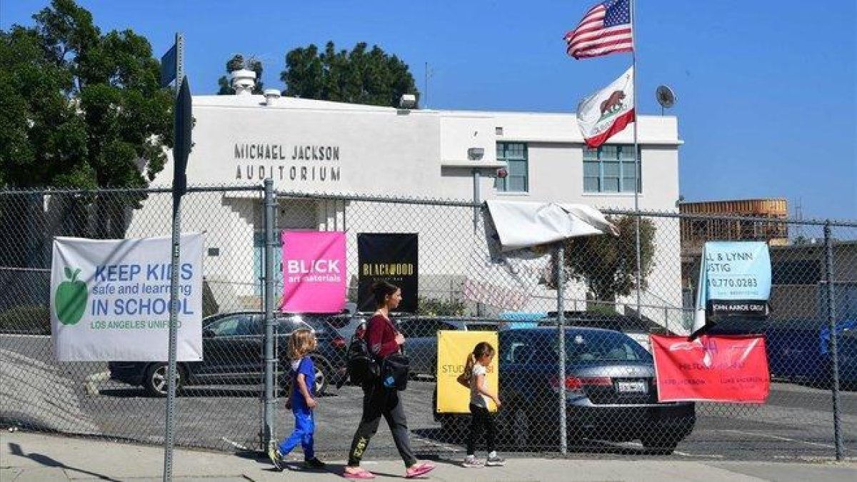 Imagen del Auditorio Michael Jackson, de la Gardner Street Elementary School, en Hollywood.