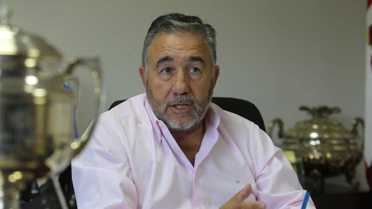 El consejo de administración de la Deportiva niega que hayan llegado ofertas a la entidad. L. DE LA MATA
