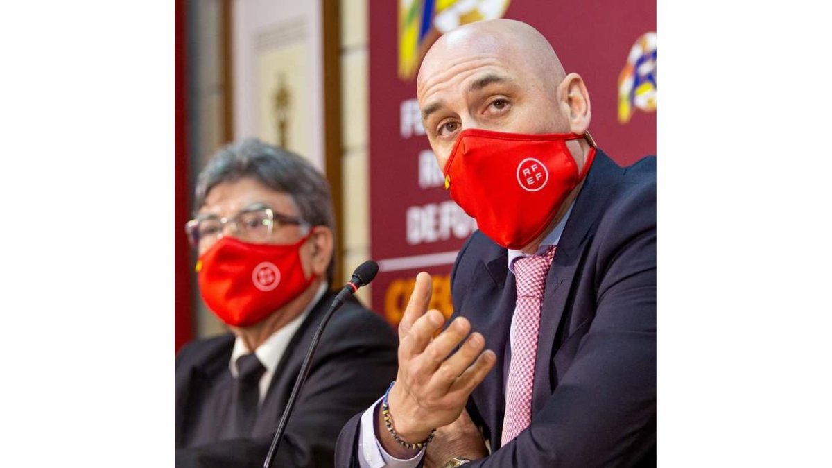 El presidente de la Federación, Luis Rubiales, de momento no convence a los clubes. RAQUEL MANZANARES