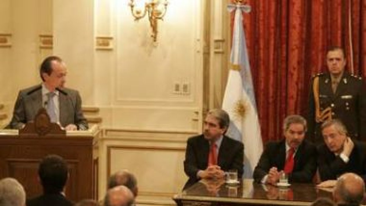 José Mª Hidalgo Martín-Mateos (i), en un acto con mandatarios argentinos.