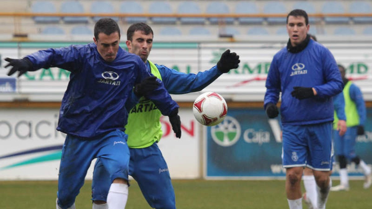 La plantilla de la Cultural prepara el partido ante el Bembibre.