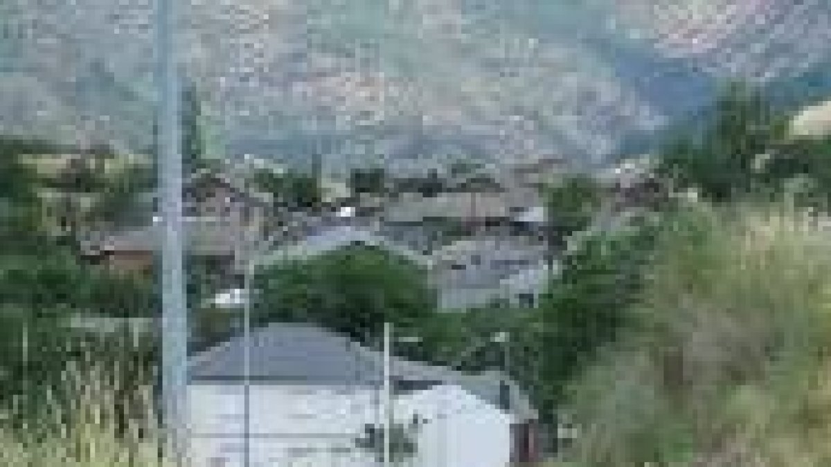 El regidor de Castrillo de Cabrera señala que el arreglo de casas tradicionales fijaría población