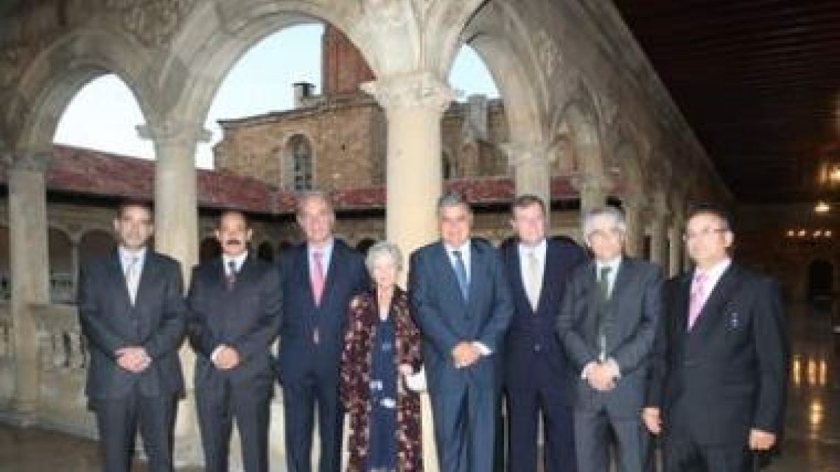 Silván y Fuertes con los galardonados por el CEL.