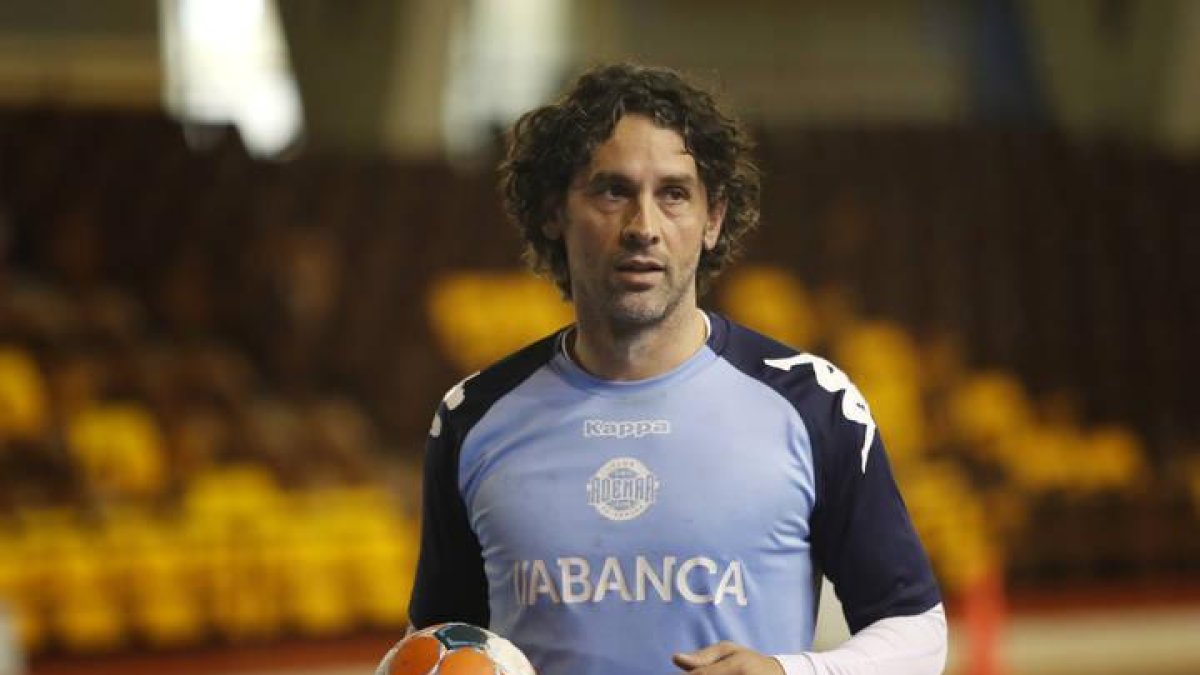 La leyenda del Ademar deja el club de su vida