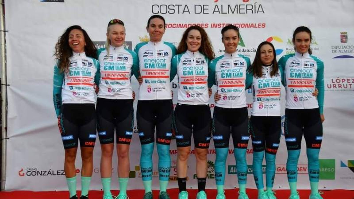 El equipo en Almería (arriba) y en Colombia (abajo). ENEICAT CM TEAM