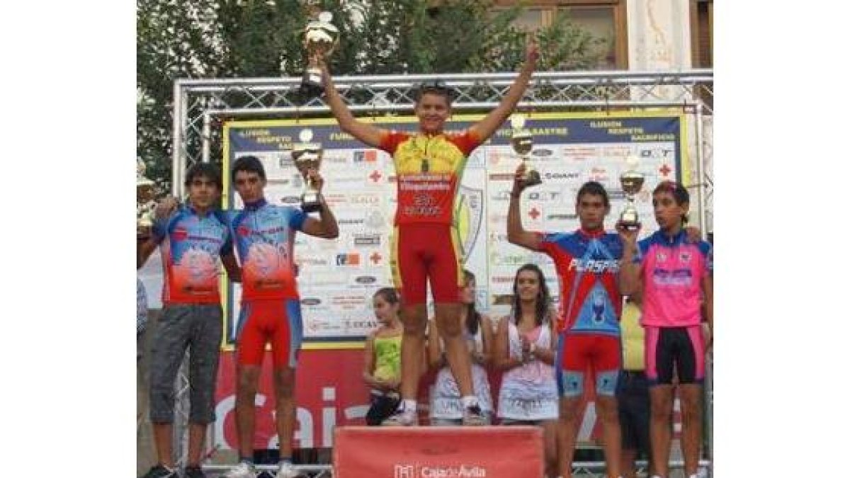 Marcos González, en lo más alto del podio de infantiles.