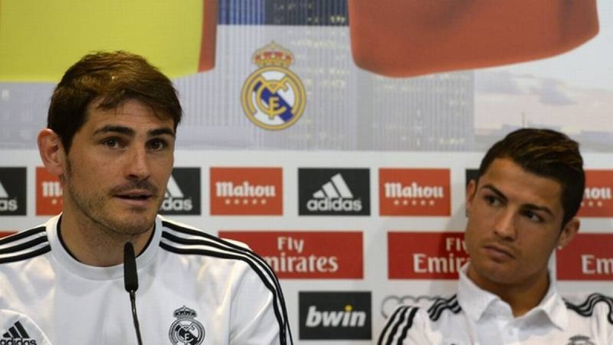 Iker Casillas y Cristiano Ronaldo, en la rueda de prensa, en Valdebebas (Madrid).