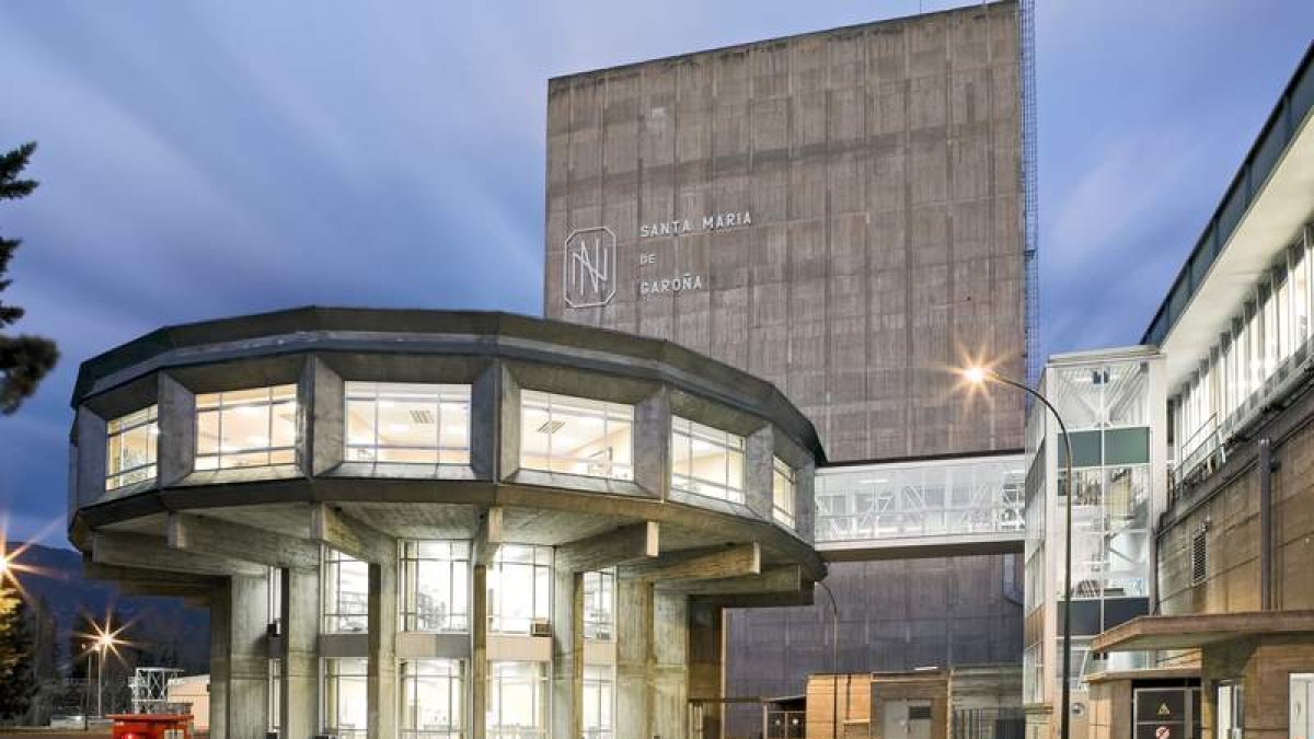Imagen exterior de la central nuclear de Garoña en la provincia de Burgos que vive pendiente de su futuro.