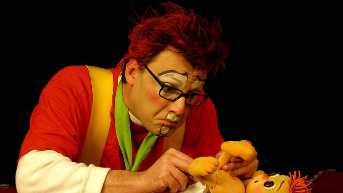 Imagen del grupo serbio Teatro Plus, en la representación de ‘El tiempo perdido’.