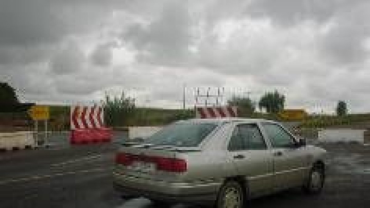 La carretera comarcal 622 estaba cortada ayer a la altura de Valdefuentes