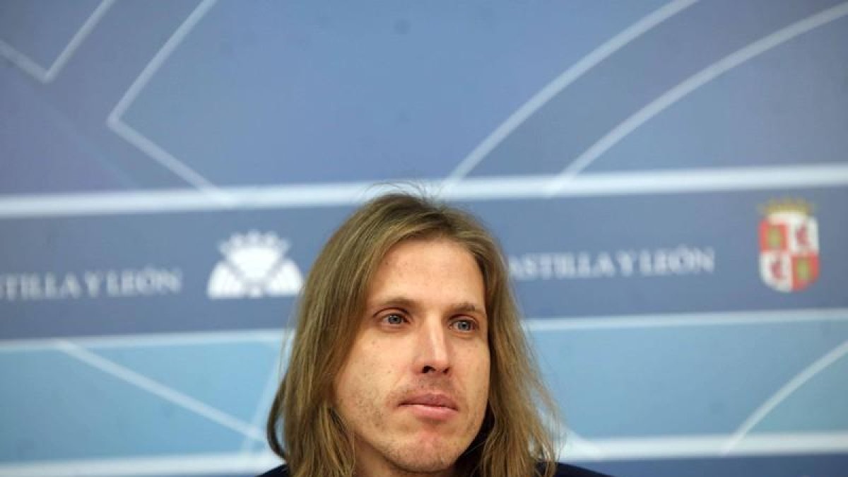 Pablo Fernández se mantienen como líder de Podemos en la Comunidad. DL