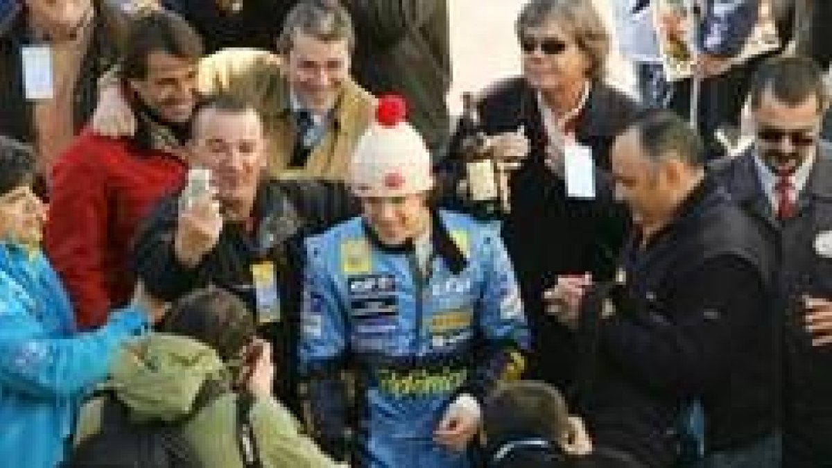 Alonso fue el centro de atención dentro y fuera de la pista de Jerez