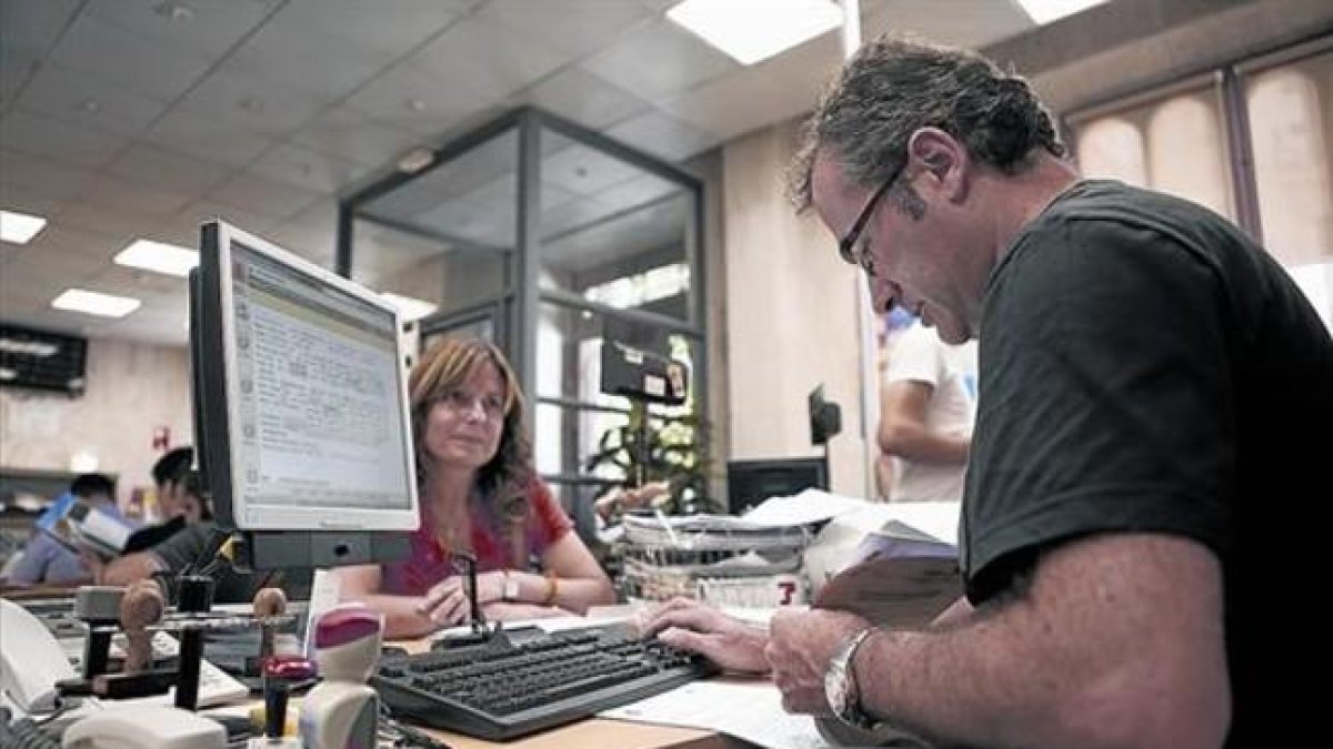 Actividad en una agencia de la Seguridad Social
