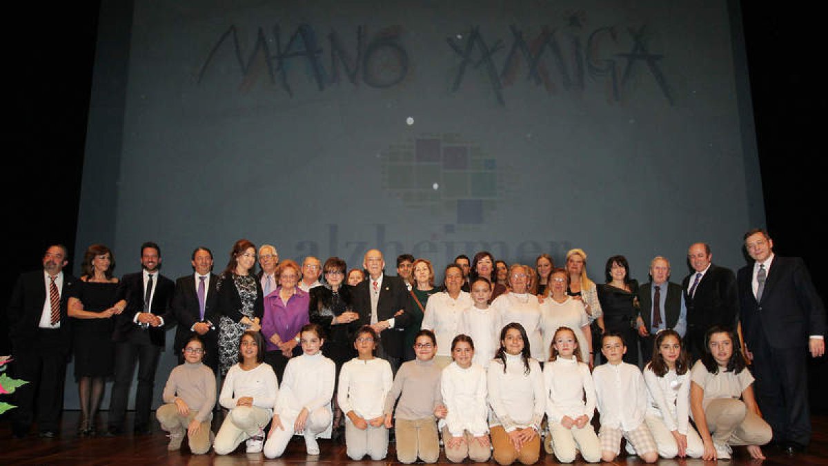 Imagen de la entrega ayer de los premios Mano Amiga de Alzhéimer en el Auditorio de León.