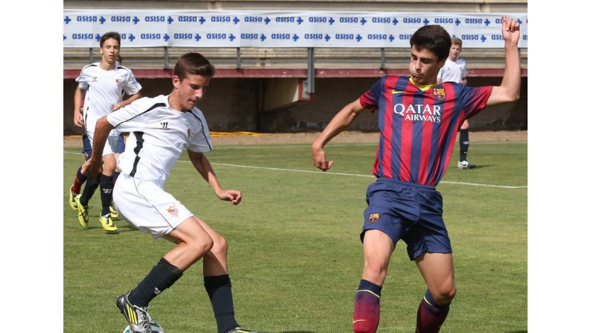 El Sevilla y el Barcelona disputaron un excelente partido.