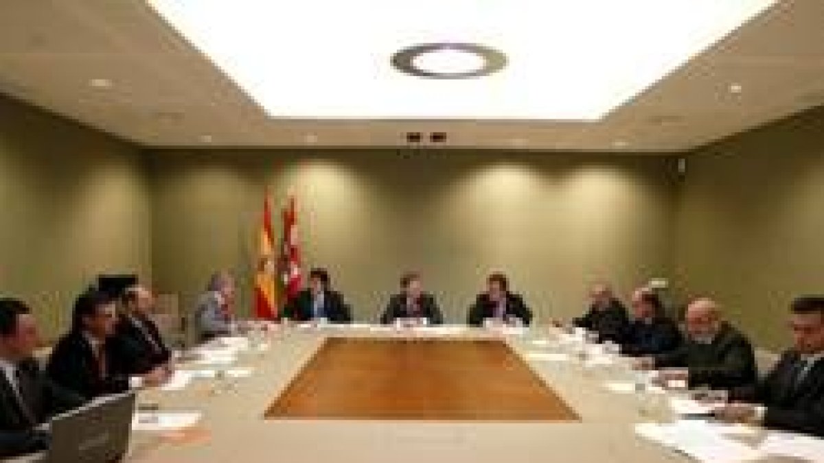 Reunión del Patronato de la Fundación Villalar, presidido por José Manuel Fernández Santiago
