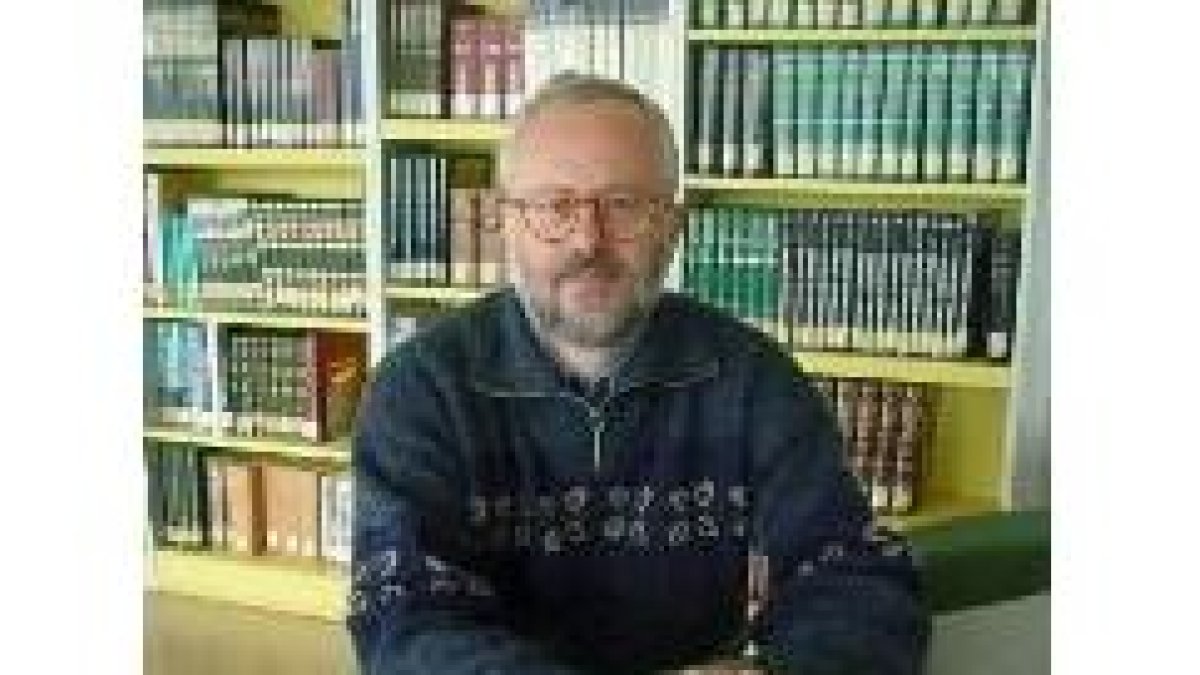 El escritor de Palacios del Sil Roberto González-Quevedo