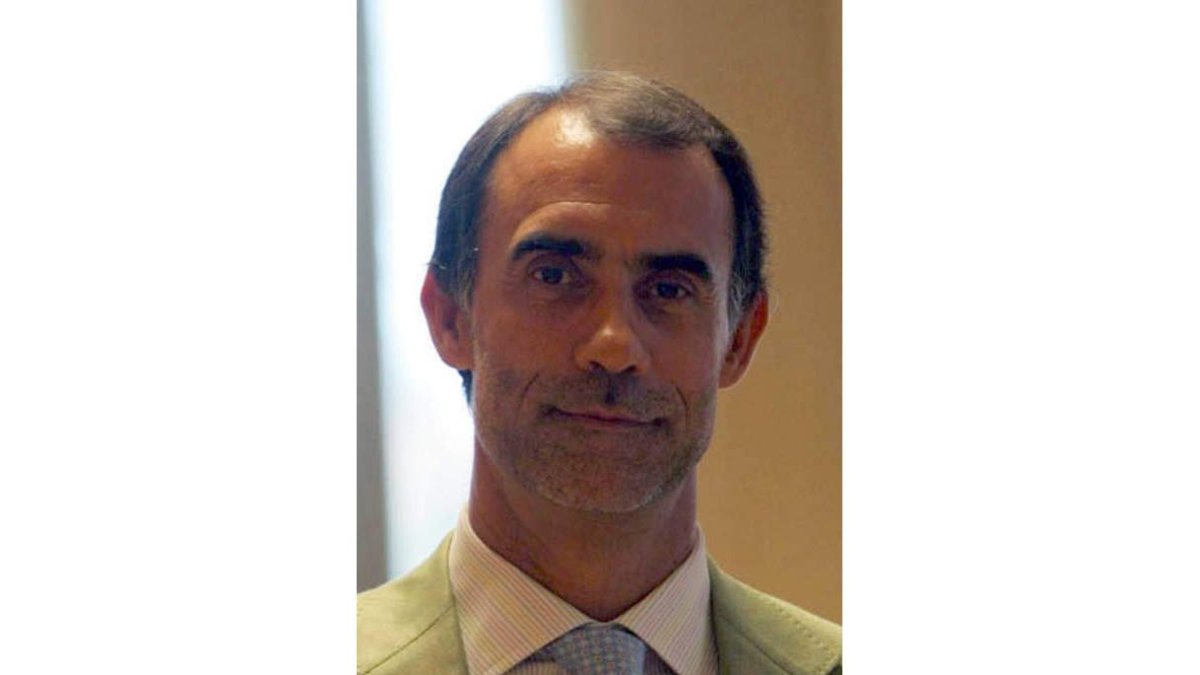 César Antón.