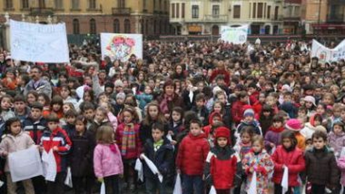 Los alumnos de la capital leonesa también se sumaron a los actos por la no violencia