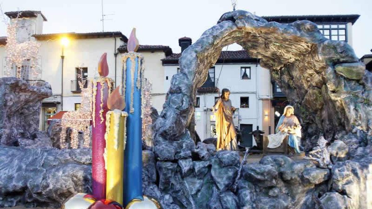 El Niño Jesús está pegado a la Virgen con una resina especial para no dañarle.