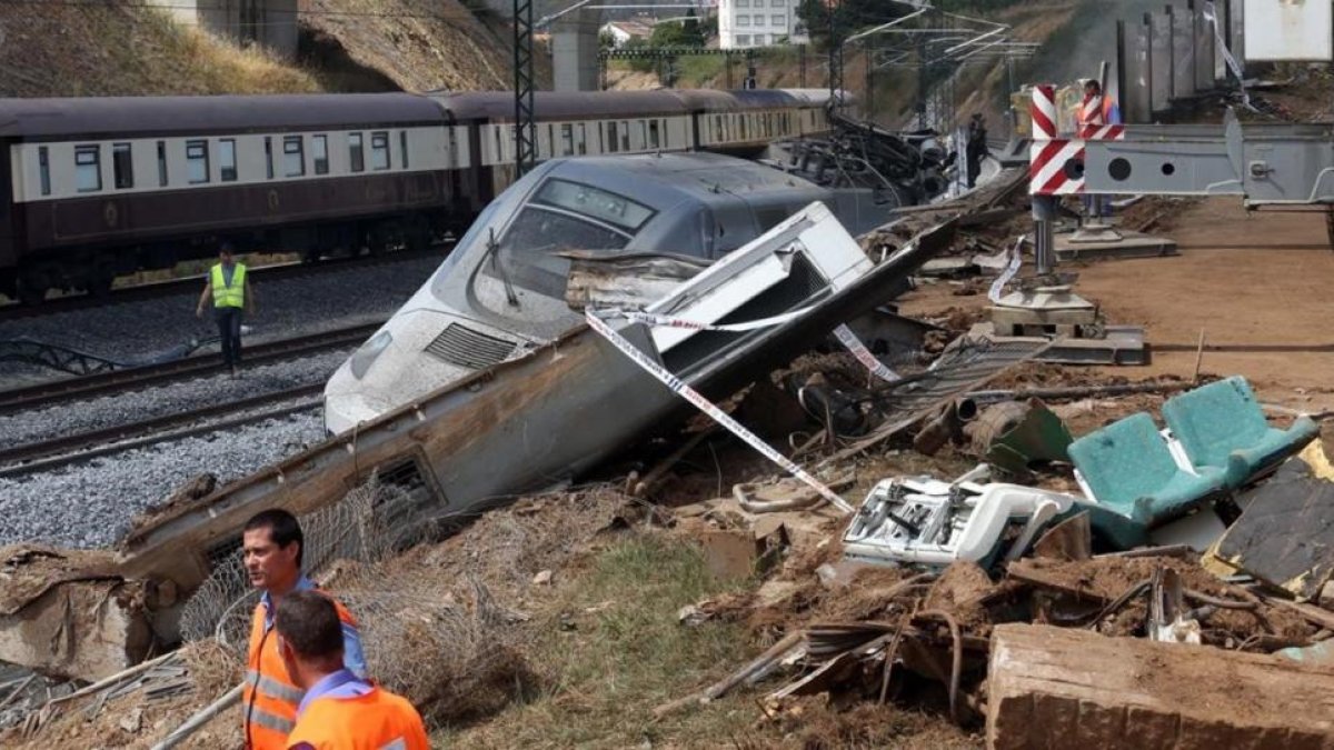 Accidente del tren Alvia en Angrois, en julio del 2013.