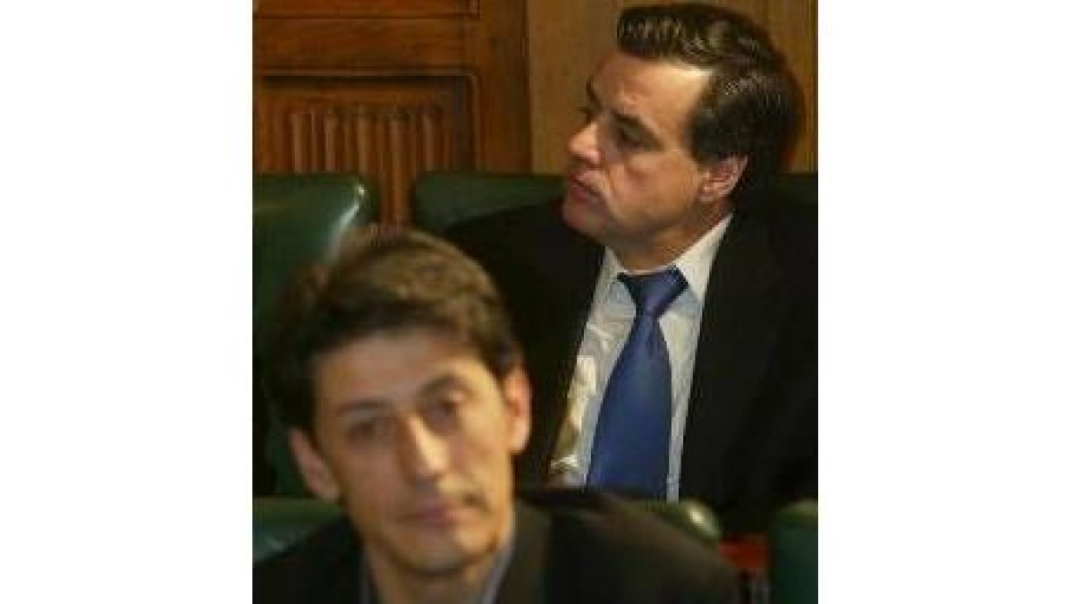 Alcalde y ex alcalde de Villaquilambre en el Pleno