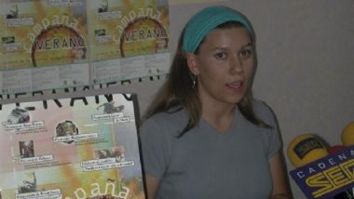 La presidenta del Consejo de la Juventud, Estíbaliz Luna, presentó ayer las actividades estivales