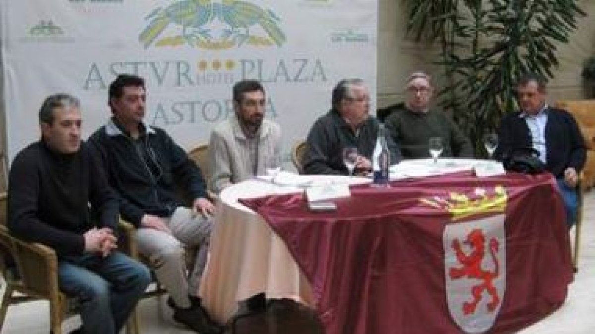 Los miembros de la comarcal en la rueda de prensa.