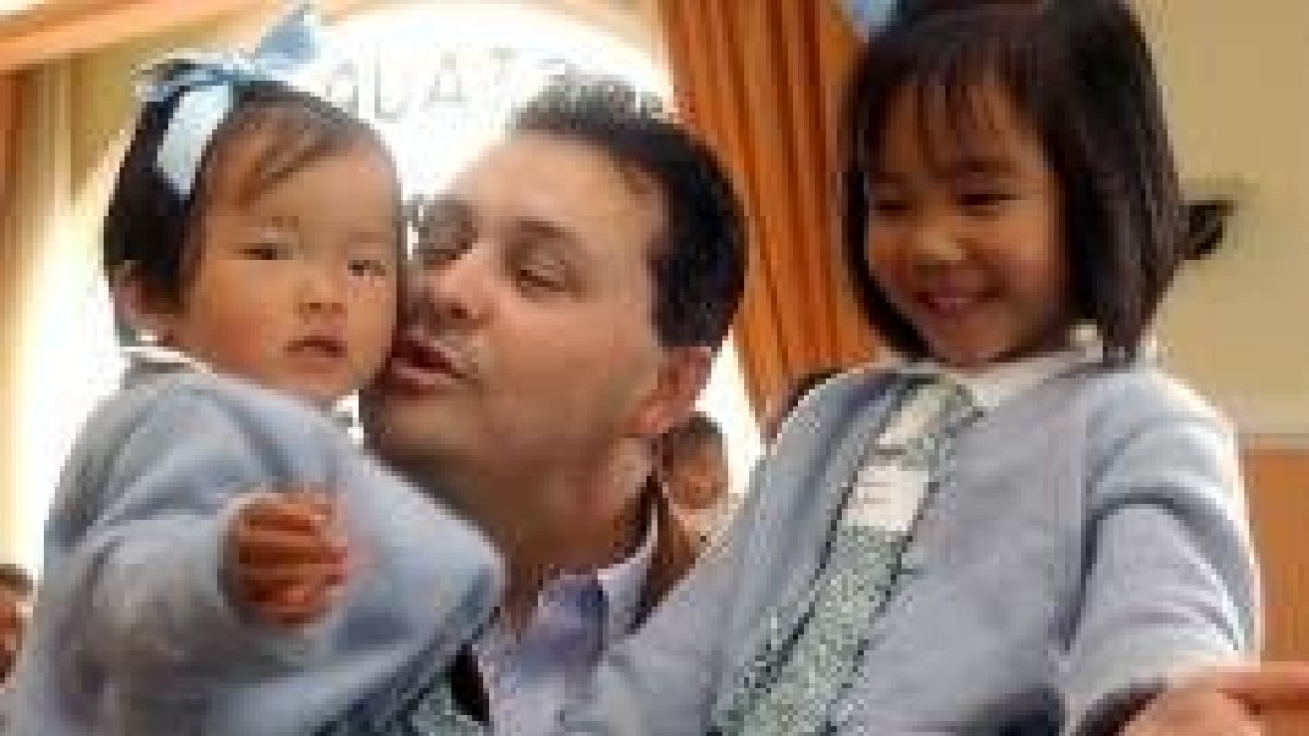 Dos niñas chinas en una imagen tomada durante un encuentro de familias adoptantes