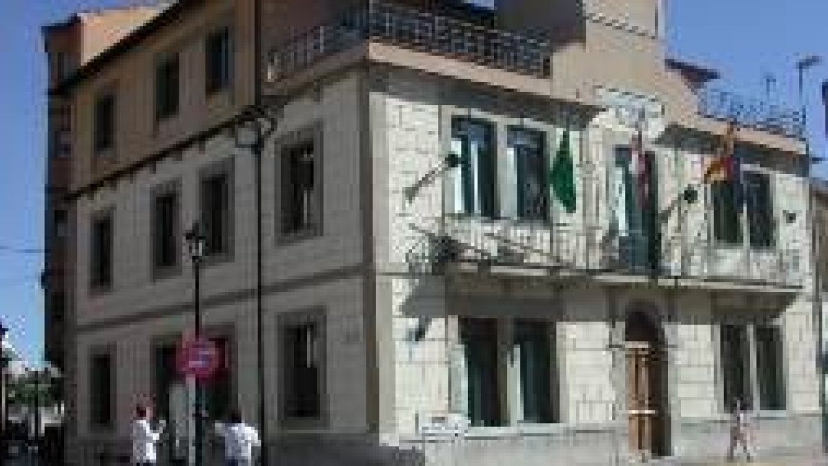 El Ayuntamiento roblano exige que se incluya a los jóvenes en la ayuda a la vivienda