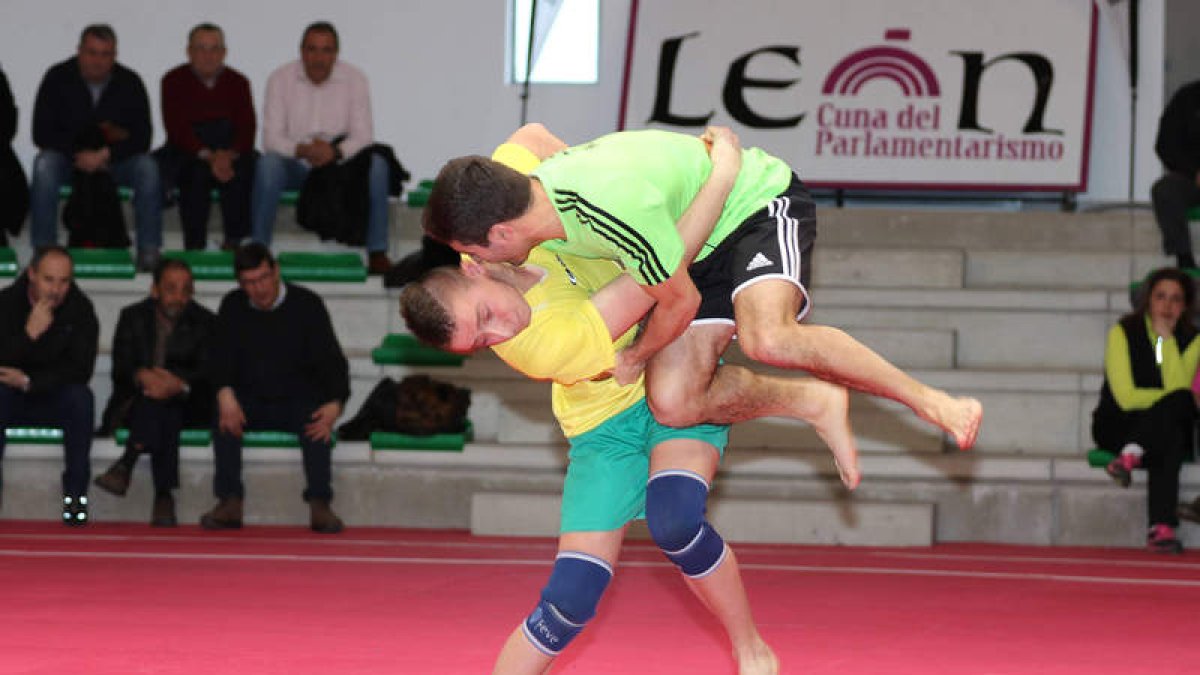 Daniel Blanco se clasificó para la liga en ligeros tras una gran final con Guillermo González.