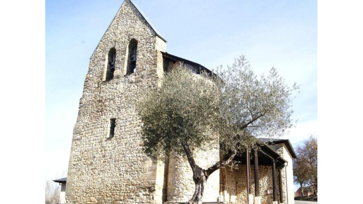 En las imágenes se pueden ver alguno de los atractivos más destacados de Carracedelo. Preside la composición una fotografía del Monasterio de Santa María de Carracedo, la joya del patrimonio del municipio. La Casa Rectoral de Carracedelo, un horno de pan