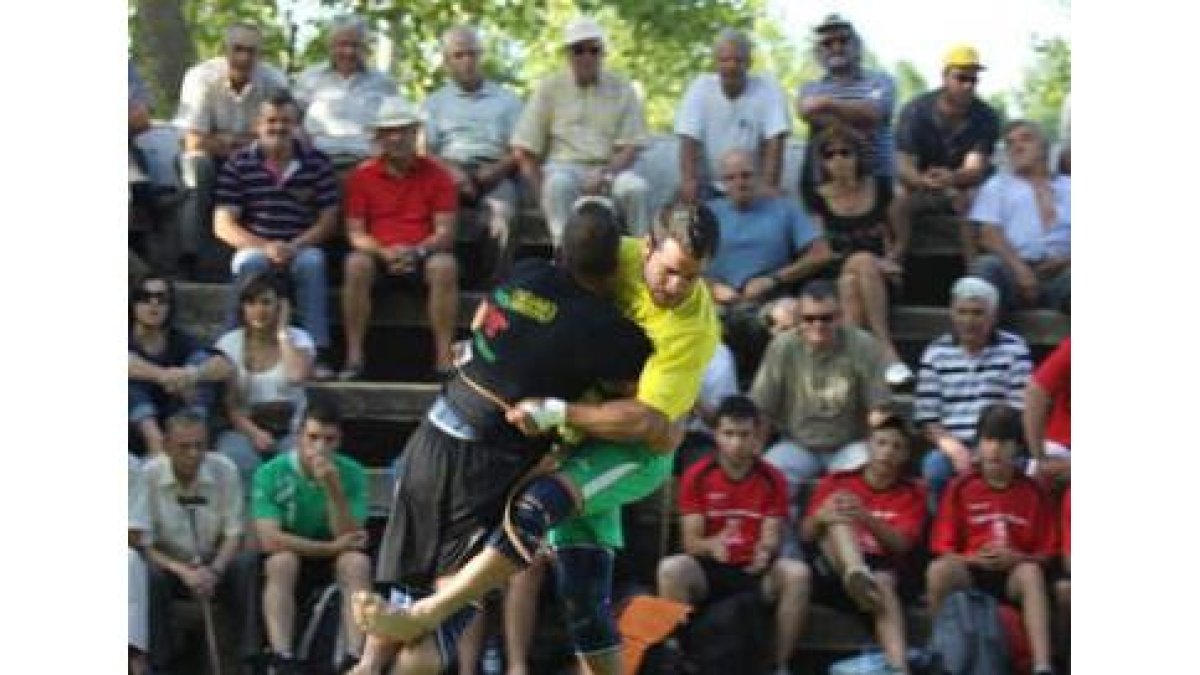 Final de la mejor lucha, el mayor honor, en ligeros, con Ibán Sánchez y Víctor Llamazares.