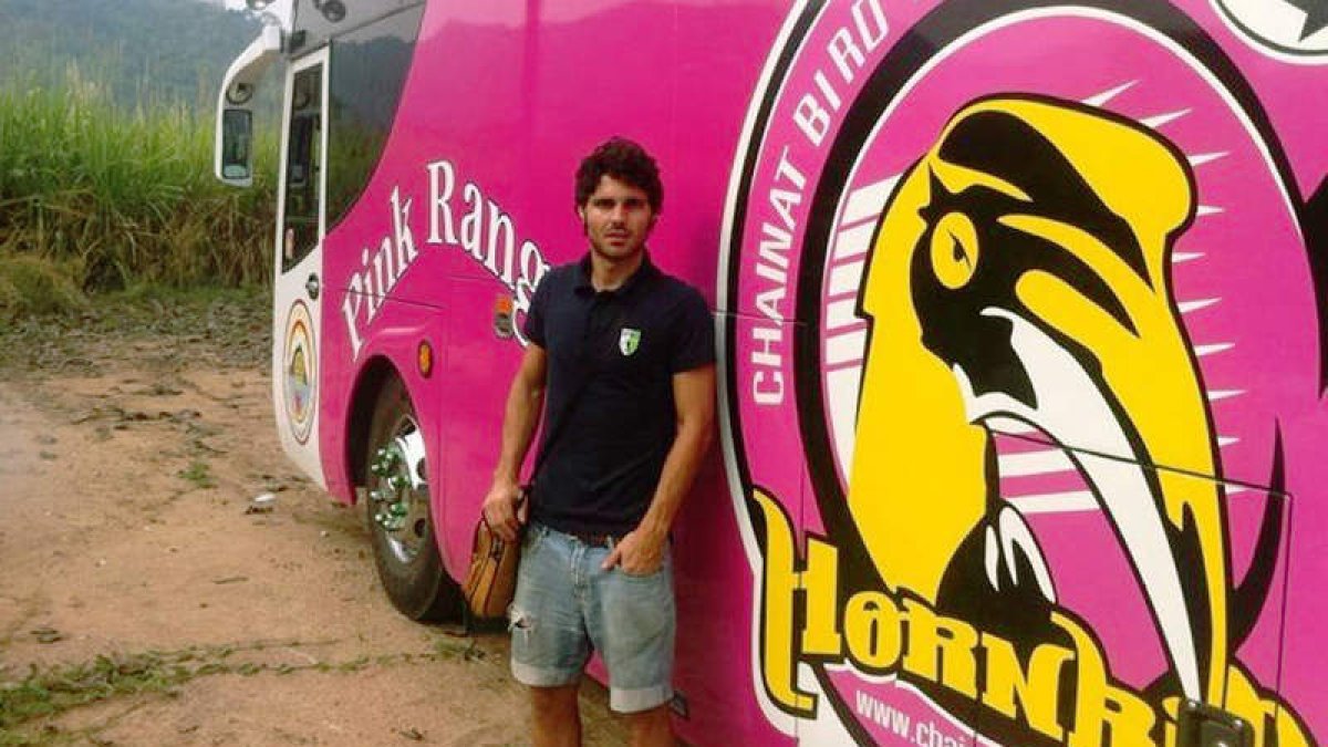 Galán, tras salir de la Cultural, fichó por el Chainat FC de la primera división de Tailandia.