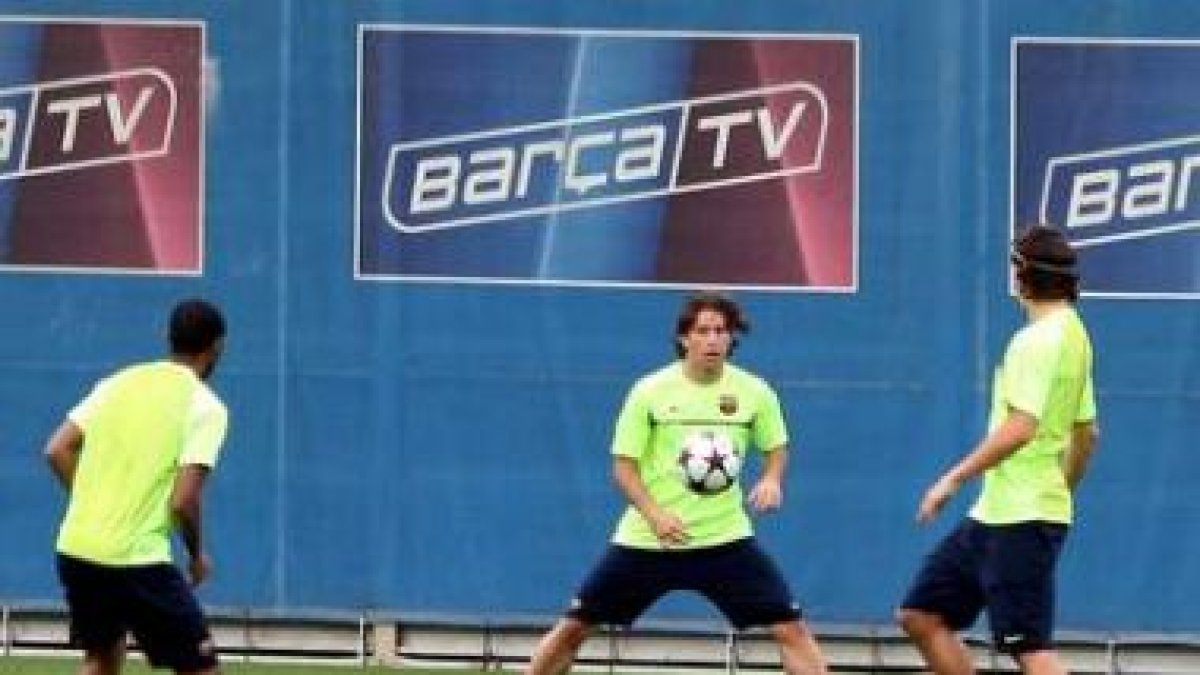 Keita (i), Maxwell (c) e Ibrahimovic (d), durante el entrenamiento de ayer.
