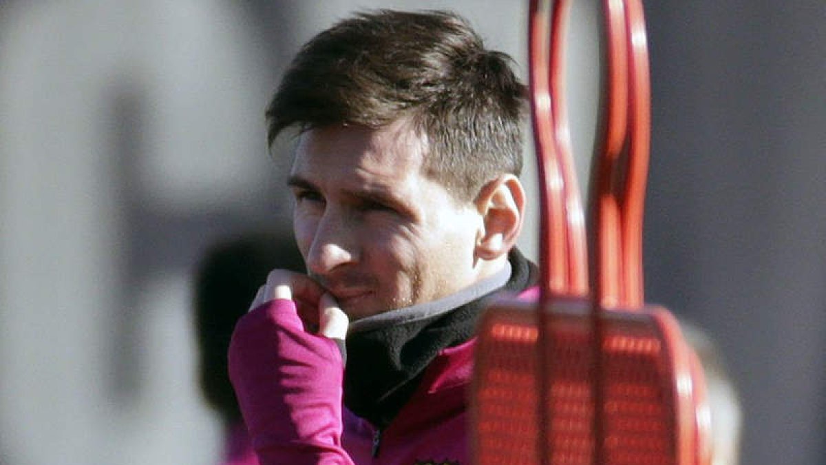 Messi, que hoy no jugará contra el Valencia, volverá mañana a los entrenamientos. FERNANDO ESTÉVEZ