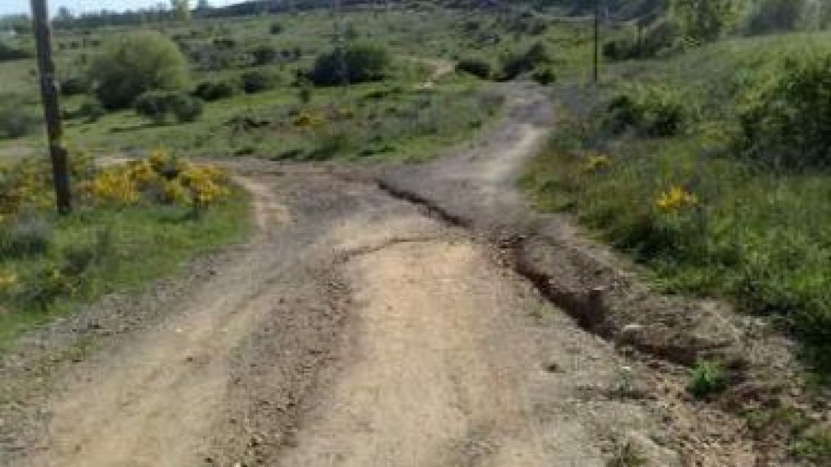 Los leonesistas denuncian que al mal estado del Camino, se une la falta de señalización.