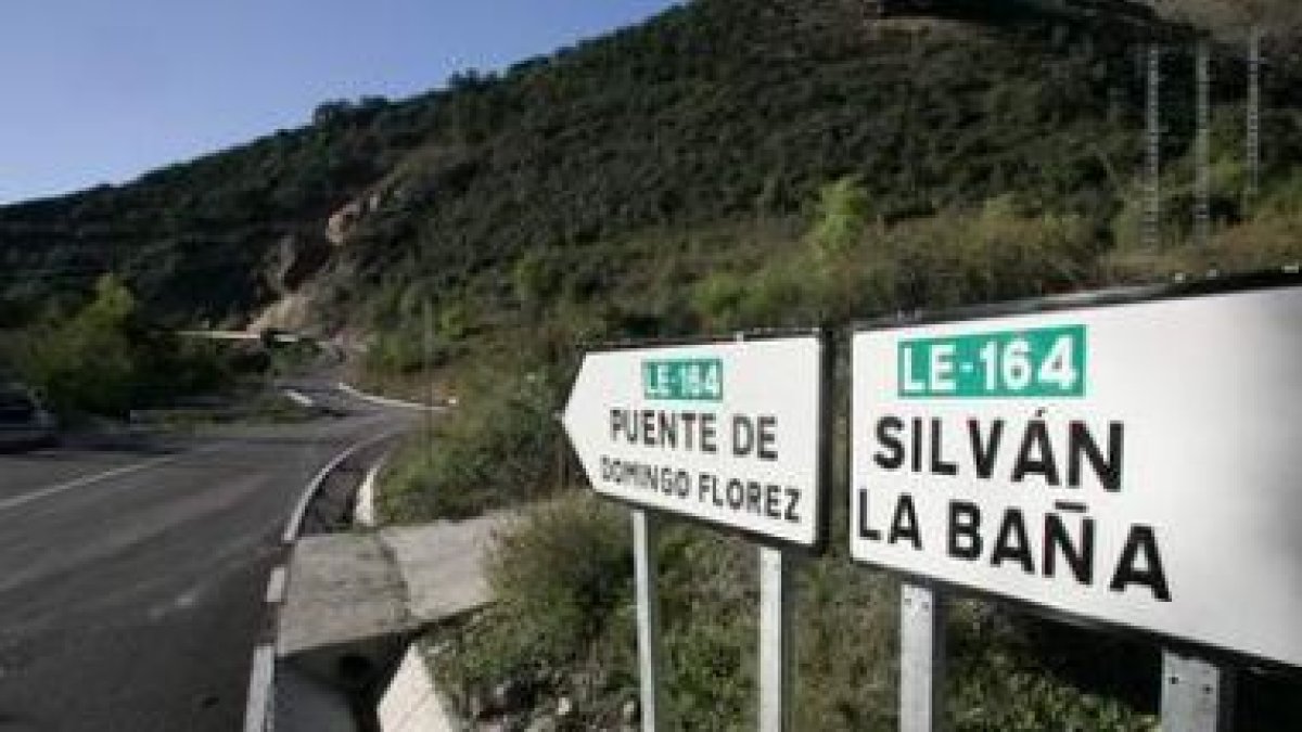 El trazado de la L-164 hacia La Baña es el que proponen alcaldes y empresarios para la futura carret