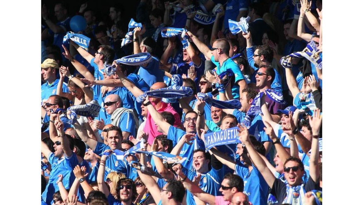 La afición del Real Oviedo ya acudió en masa el año pasado al estadio de la Cultural.