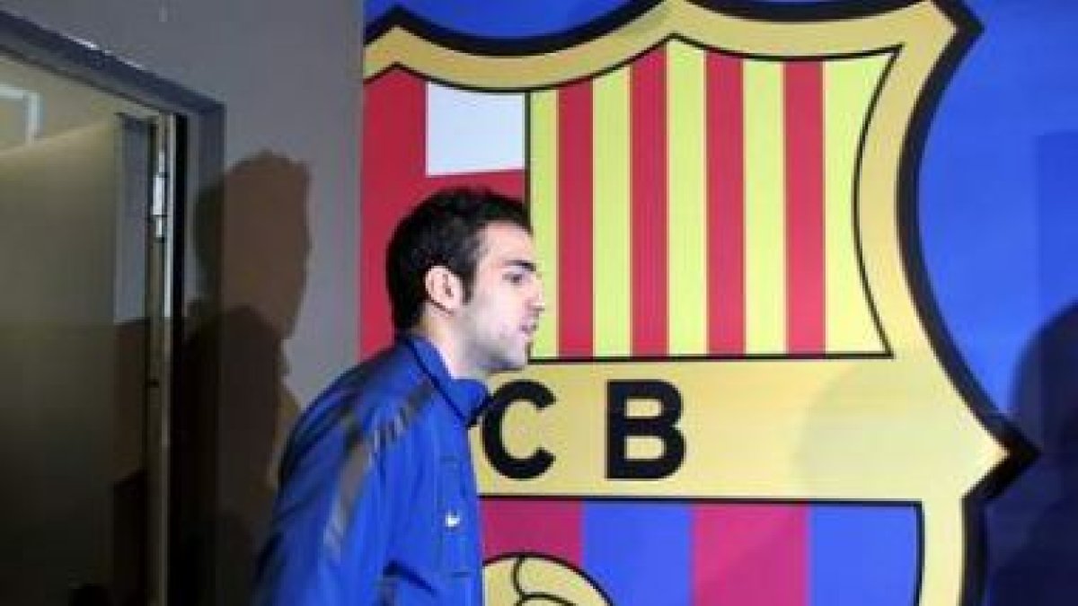Cesc Fábregas, durante una rueda de prensa en el Camp Nou.