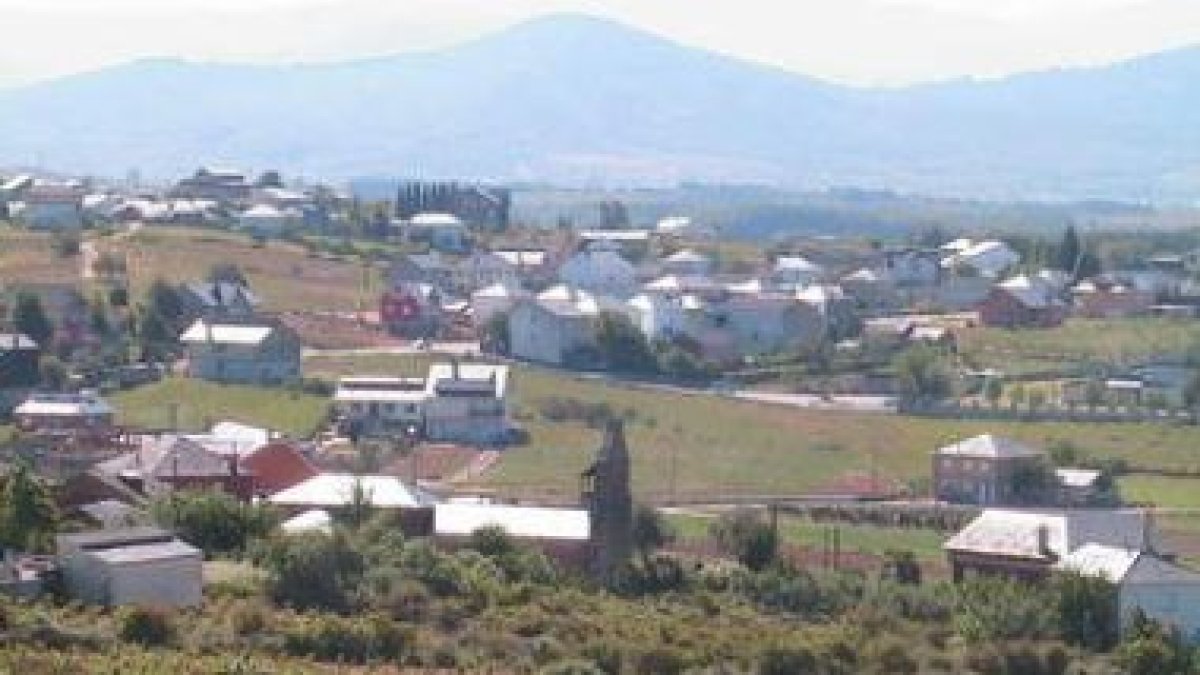 Cabañas Raras es uno de los municipios más pequeños del Bierzo, pero tiene una de las fiestas más co