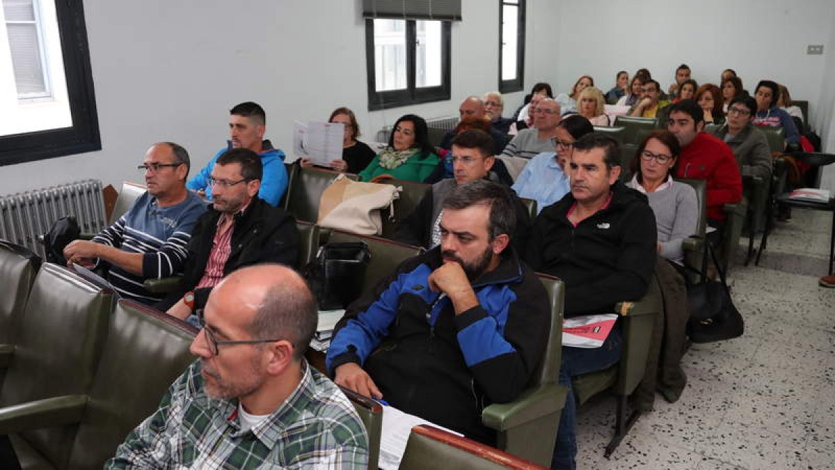 Participantes en la jornada formativa celebrada ayer. L. DE LA MATA