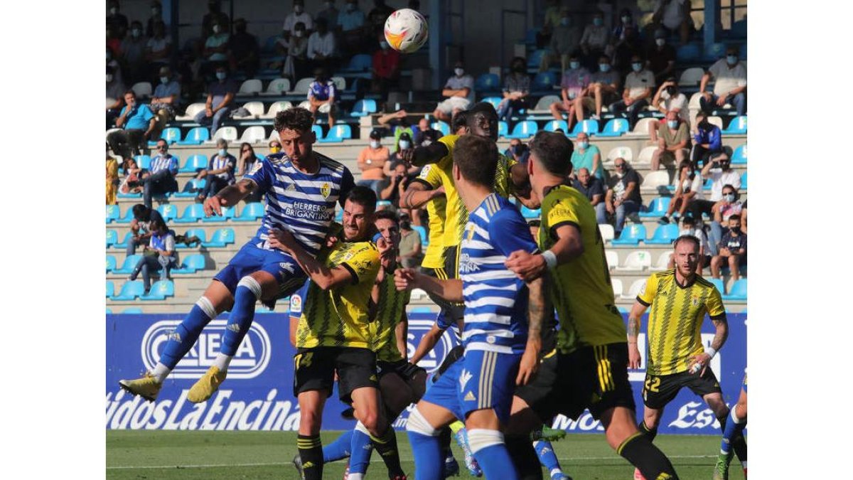 La Deportiva mostró una imagen solvente frente a un rival de la misma categoría. ANA F. BARREDO