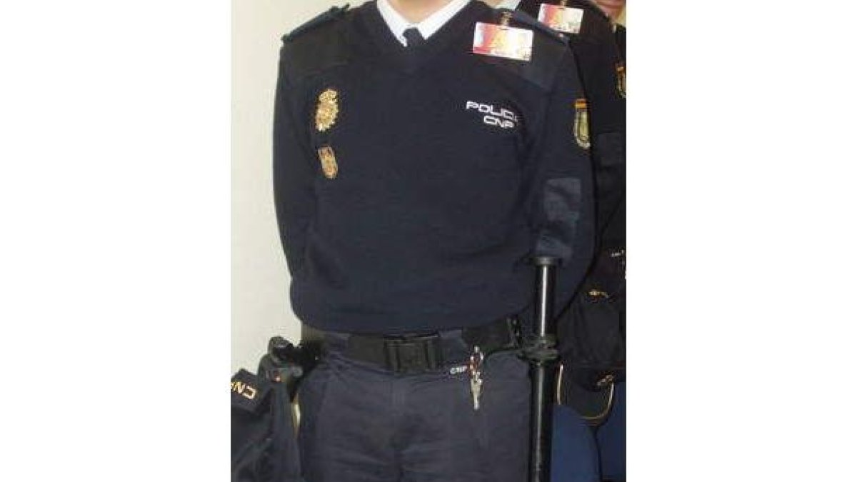 Aspecto que presentan los nuevos uniformes de la Policía Nacional