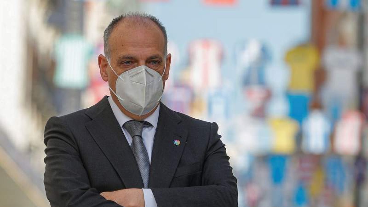 El presidente de la Liga de Fútbol Profesional, Javier Tebas, durante un acto futbolístico. EMILIO NARANJO