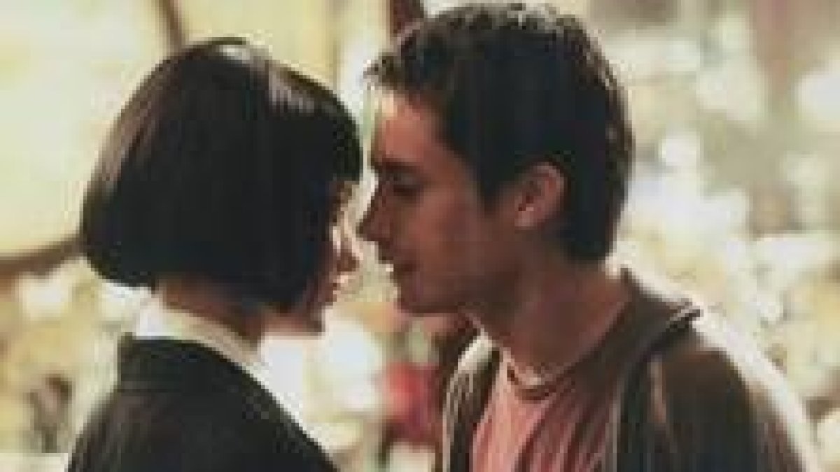 Natalia Verbeke y Gael García Bernal, una pareja de latinos en Londres