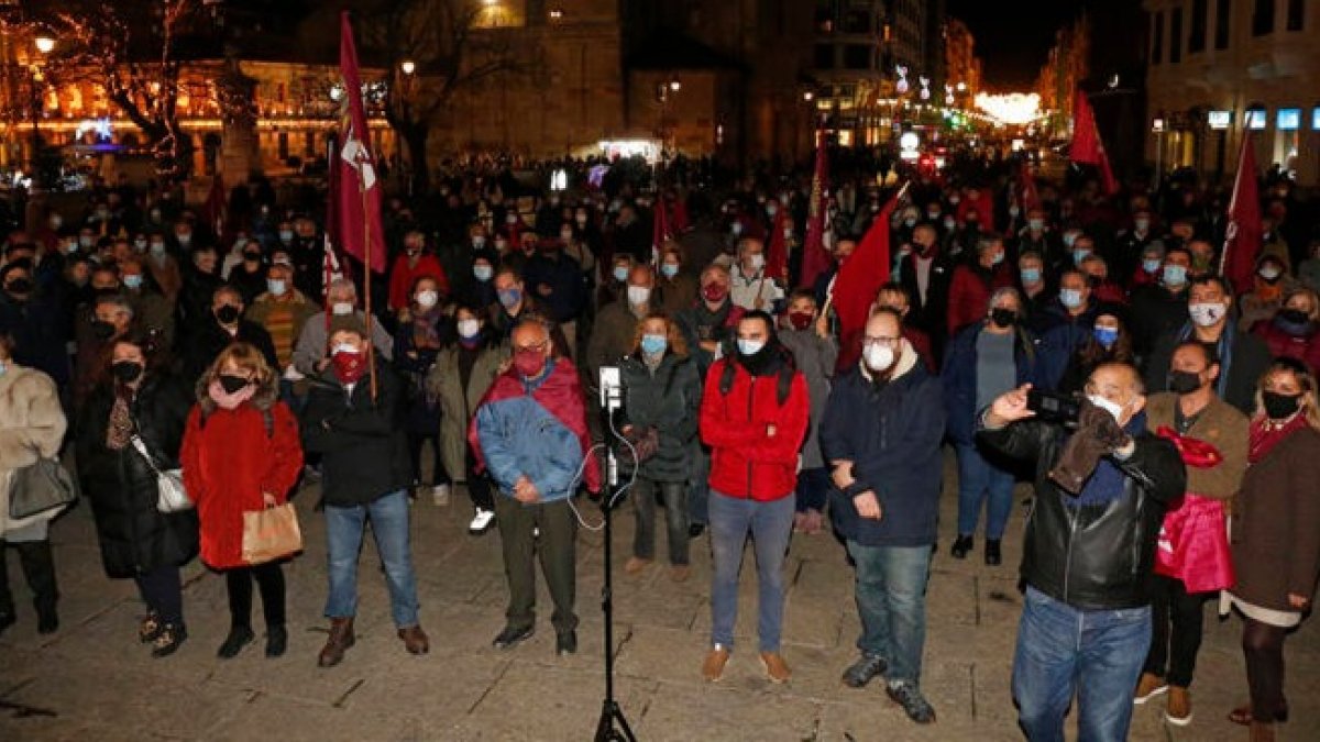 Decenas de personas acudieron a la convocatoria de Conceyu. FERNANDO OTERO