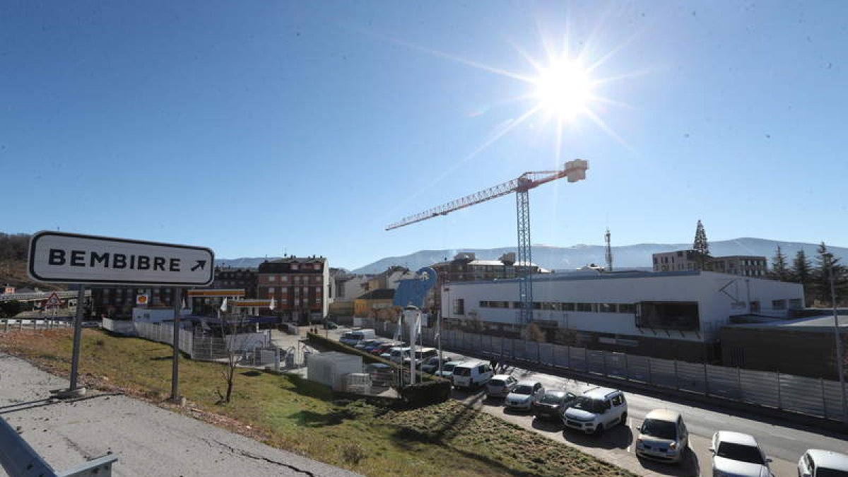 Vista de las obras del nuevo centro de salud de Bembibre, ayer por la mañana. ANA F. BARREDO