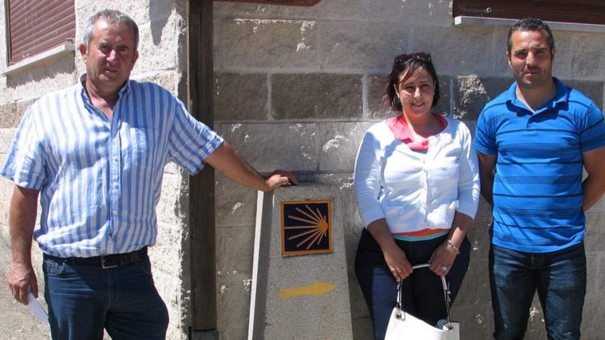 Astandoa, Martínez y Pacios, integrantes de la nueva asociación del Camino de inviertno. MACÍAS