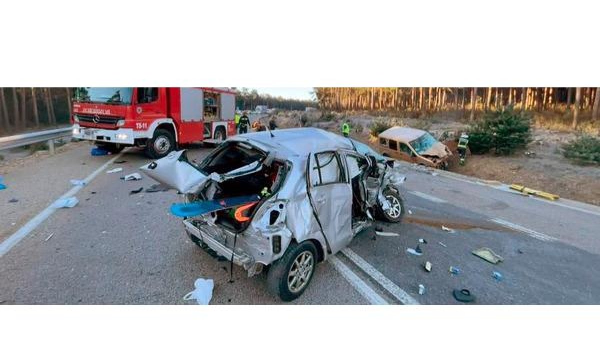 Accidente de tráfico mortal en la N-630, en La Robla. BOMBEROS DE LEÓN